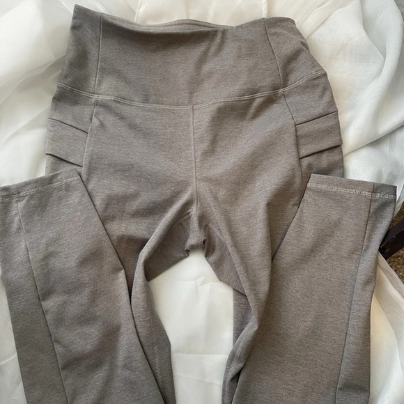 Avalanche Woman’s Workout Leggings Large - Picture 1 of 4